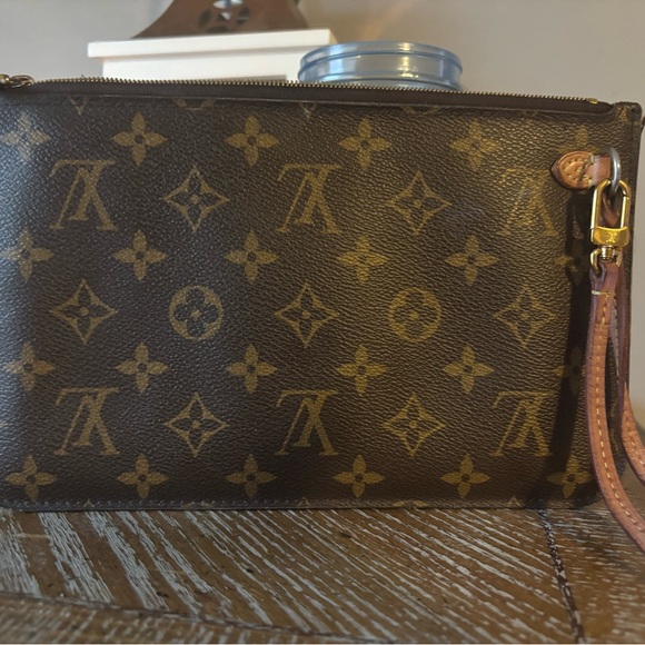 Louis Vuitton monogram wristlet. - Picture 1 of 3
